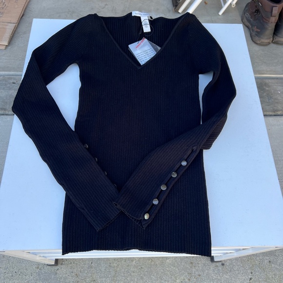 Autumn Cashmere Ribbed Wide V W/ Button Cuffs - Picture 12 of 14